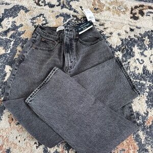 NWT Abercrombie & Fitch The 90s Straight Ultra High-Rise Jeans 25/0/Xs